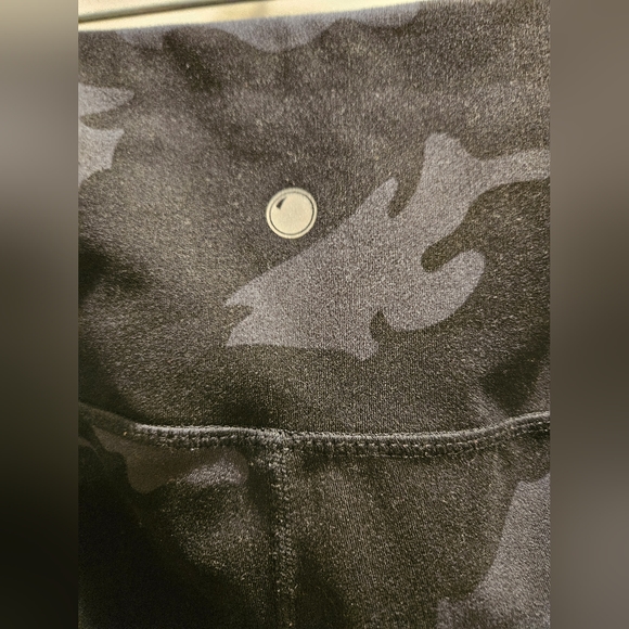 Yogalicious Lux High Waist Ankle Leggings Womens Small Black Camo 2 Side Pockets - Picture 5 of 8
